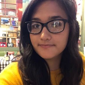 Meet your Posher, Alexis